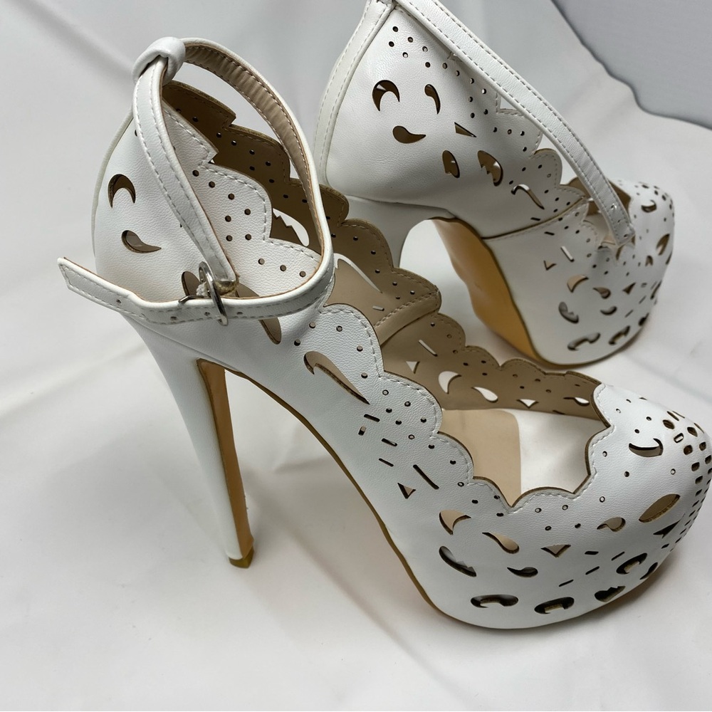 Elegant White Heels with High Stiletto and Platform Design